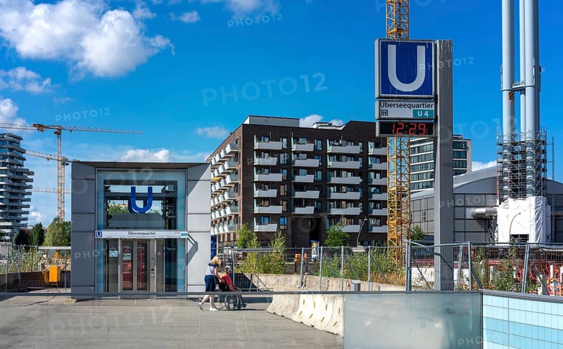 Large construction site at Ueberseequartier