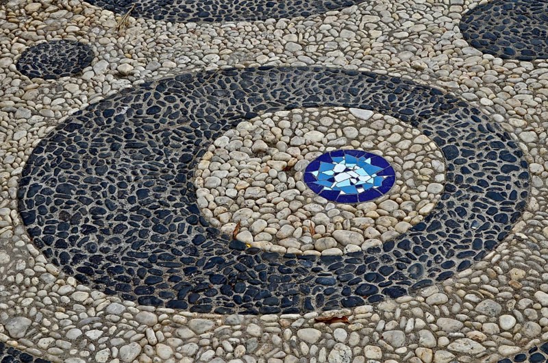 Floor pattern with pebbles and masaic