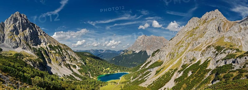 Mountain panorama with Seebensee and the peaks of the Sonnenspitze