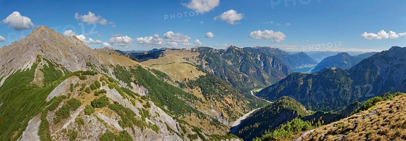 Panoramic view from Plumsjoch into the Pletzachbach valley to Pertisau to the Achensee with Mondscheinspitze