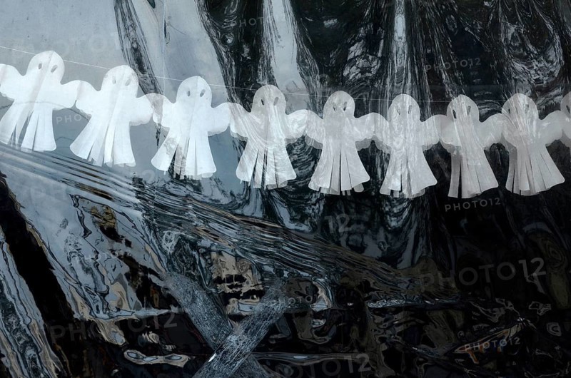 White Paper Garland with Ghosts for Halloween