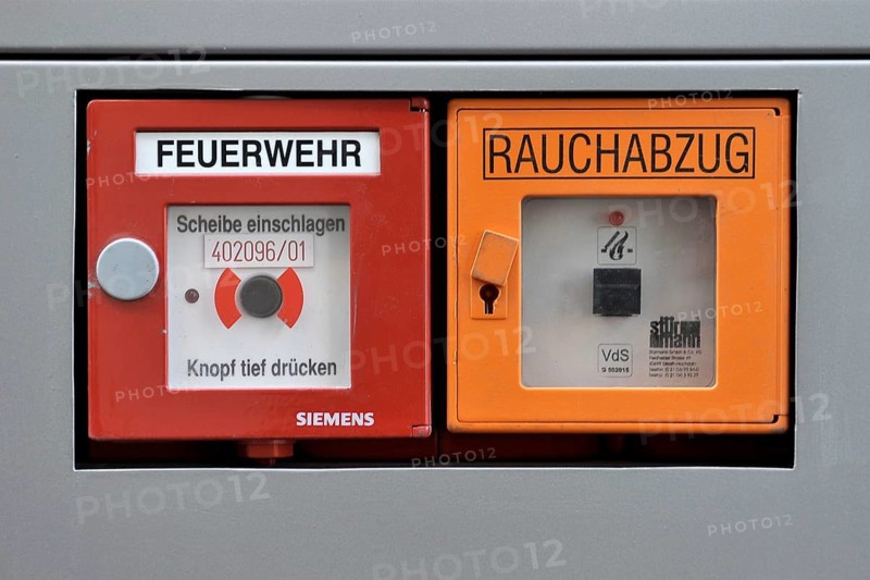 Fire alarm with smoke detector