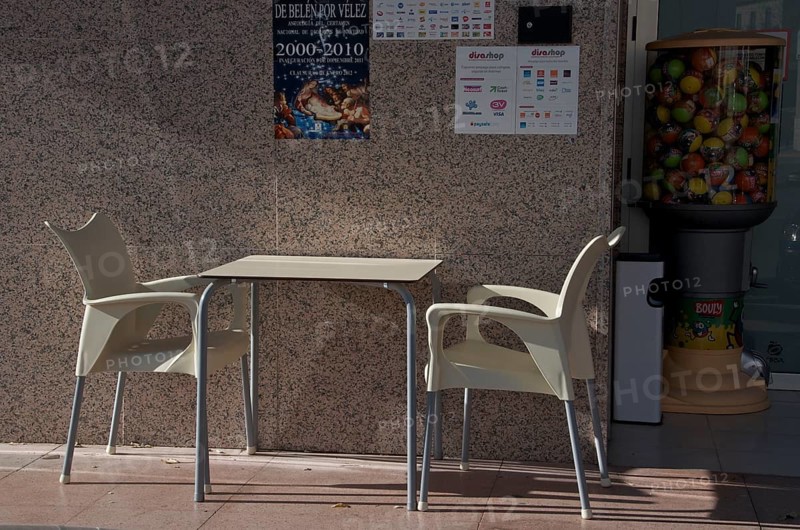 White table with white plastic chairs