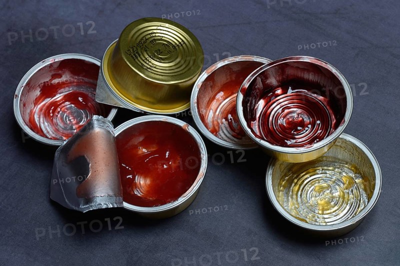 Various jams in portion packs