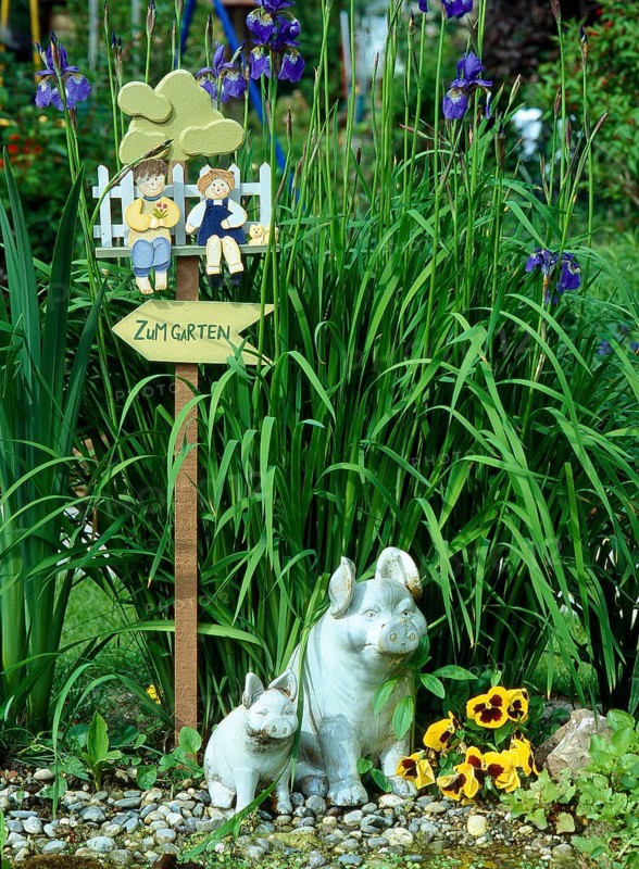 Garden pond with figures