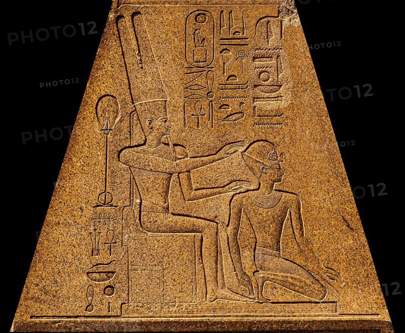 Hatshepsut kneels in front of Amun-Re