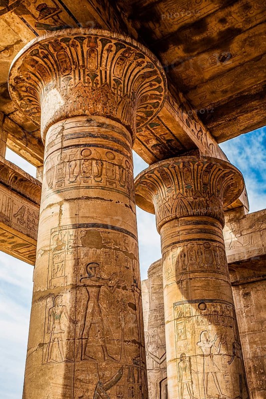 Decorated details of the column capitals of the central nave in the great hall of columns