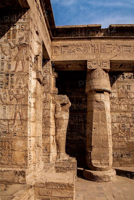 Second courtyard with papyrus columns