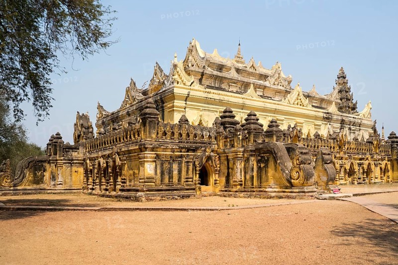 Maha Aungmye Bonzan Monastery built of bricks and stucco