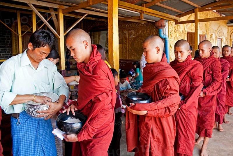 Rice feeding at the inauguration ceremony of A Lo Taw Pauk Pagoda