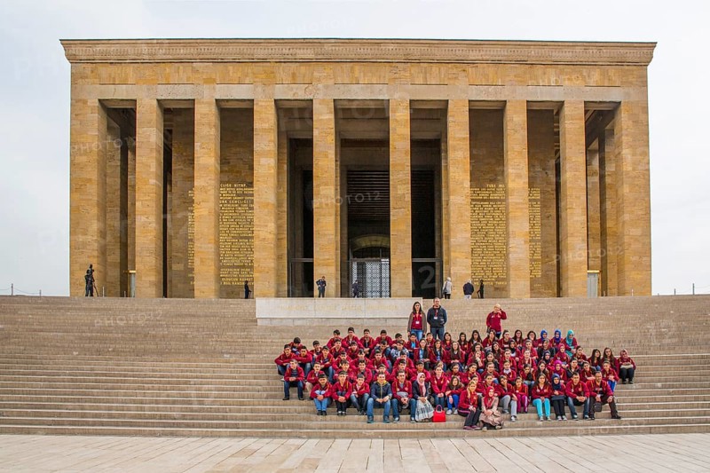 School class in front of Atatuerk's mausoleum