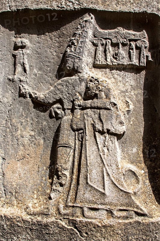 King Tudhaliya IV embraced by Sarruma