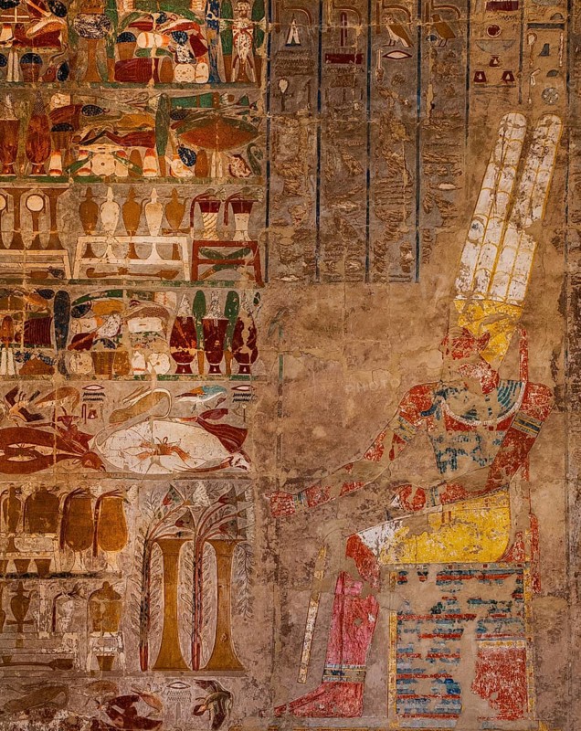 Hall of columns in the Anubis Chapel: Amun is sitting on his throne in front of the offerings which Hatshepsut