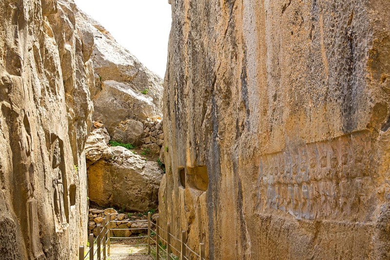 Reliefs Chamber B