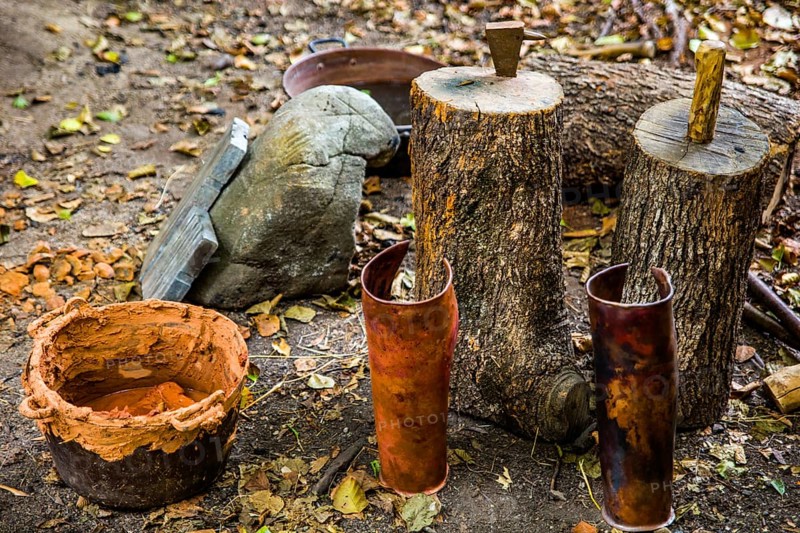 Demonstration of bronze casting production