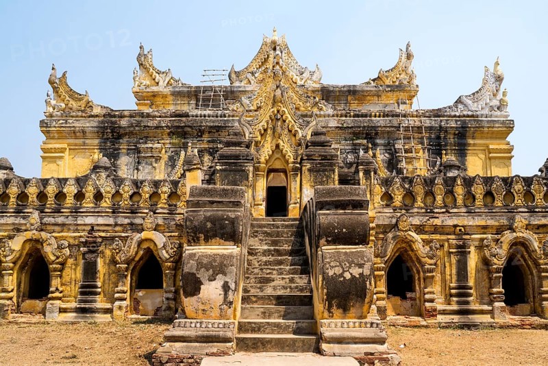 Maha Aungmye Bonzan Monastery built of bricks and stucco