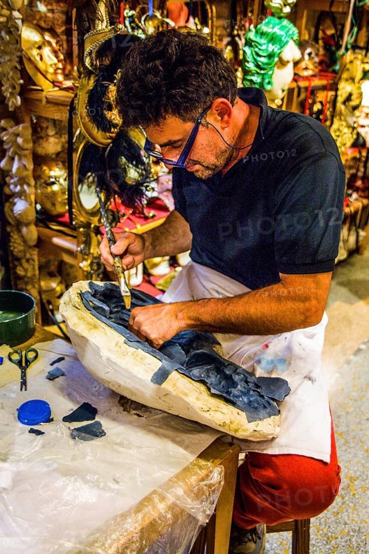 Mask maker
