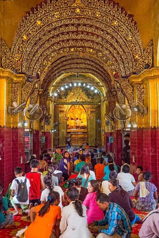 Buddha statue dressed in gold plate
