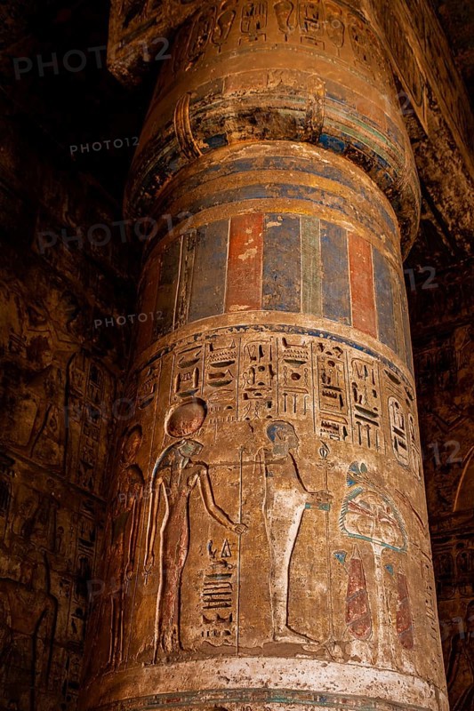 Colourfully well-preserved reliefs on the ceilings