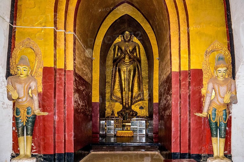 4 Buddha statues in each direction