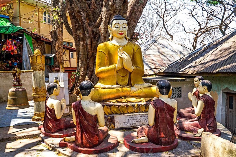 Buddha under bodi tree