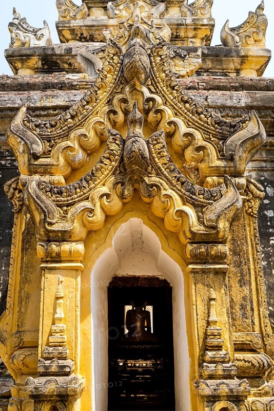 Maha Aungmye Bonzan Monastery built of bricks and stucco