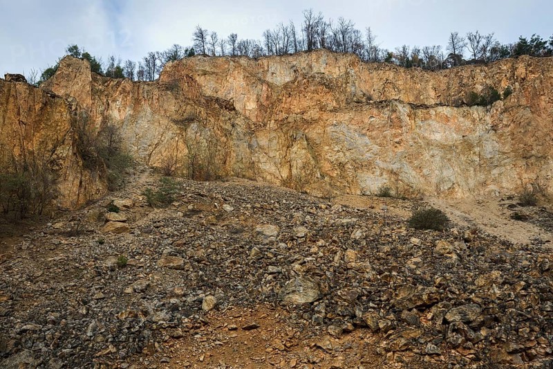 Disused porphyry quarry