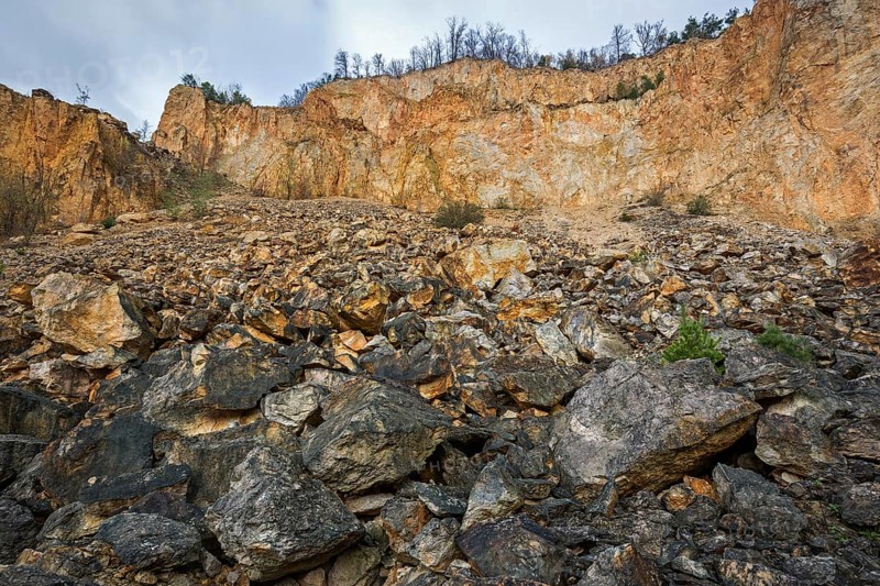 Disused porphyry quarry