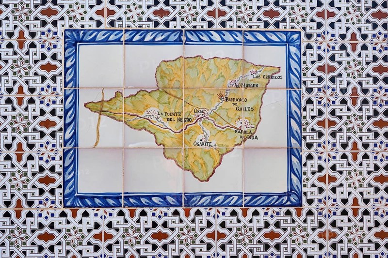 Map on tiles of the region of the village of Oria