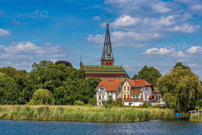 Church and residential buildings on Lake Schwielow near Werder