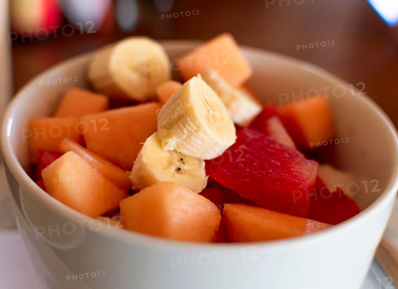 Eine Schuessel mit Obstsalat