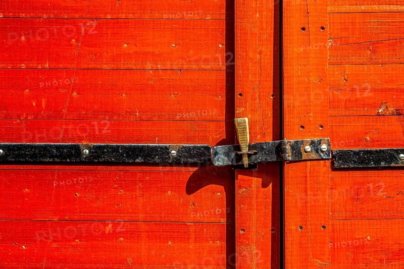 Temporary interlocking on a red wooden shed