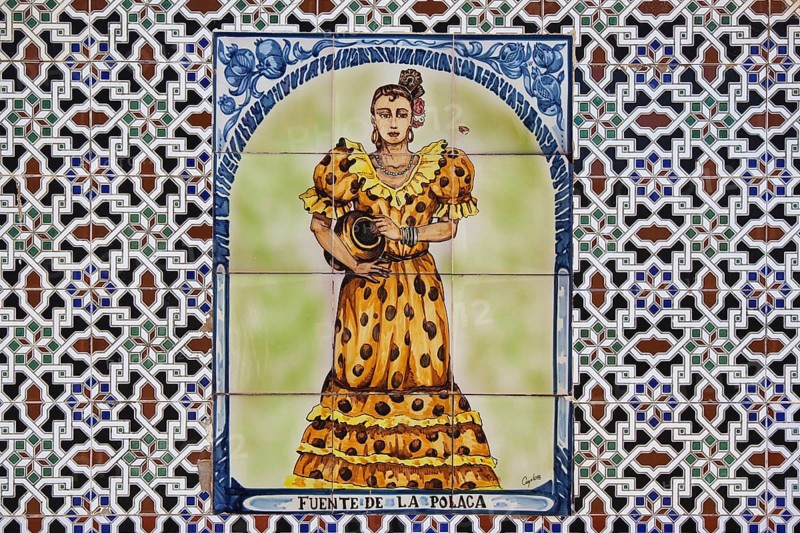 Tiled fountain Fuente de la Polaca with tile picture