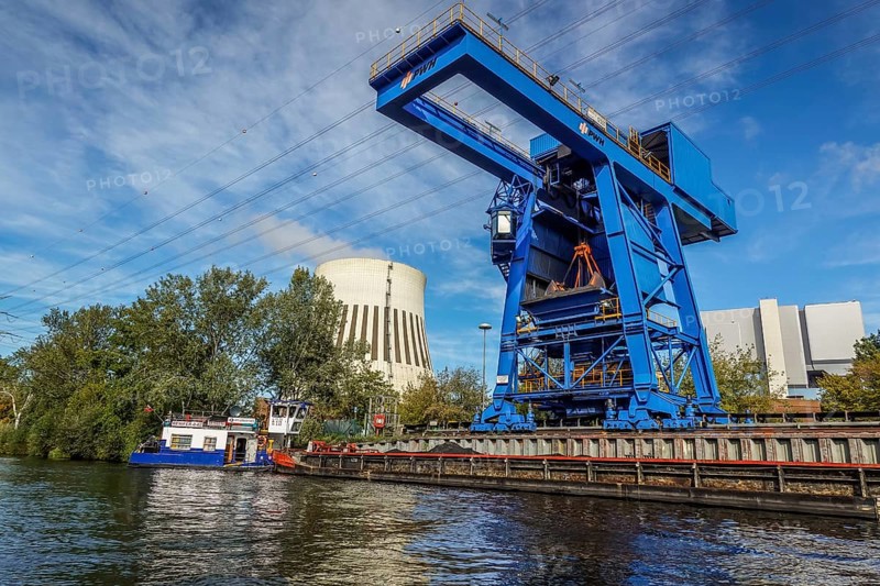 Loading crane