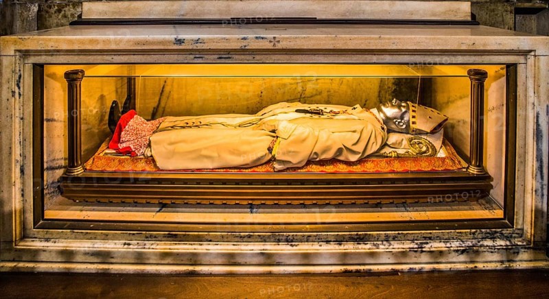 Interior with Entombment of Beato Alfredo Ildefonso Schuster