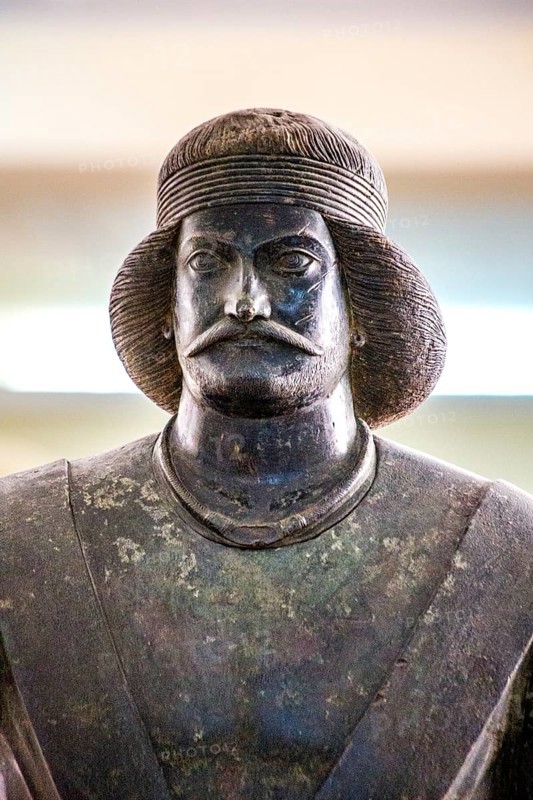 Bronze statue of Prince Shami