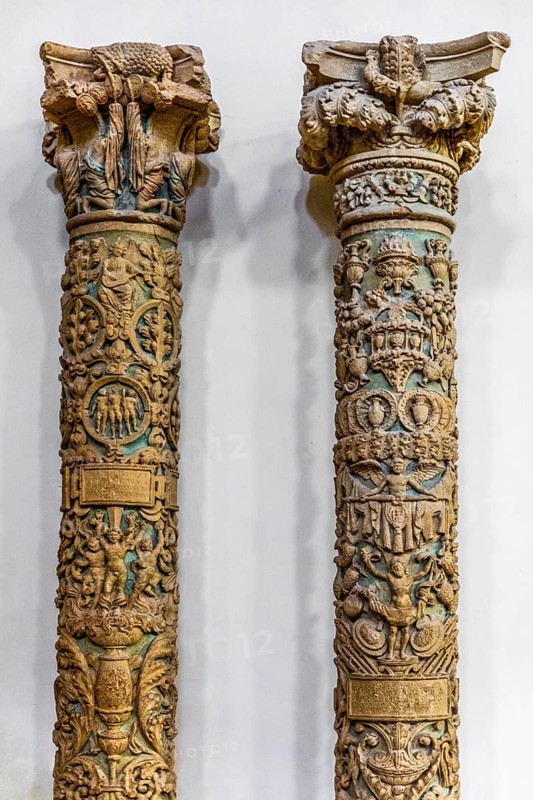 Lettering on columns