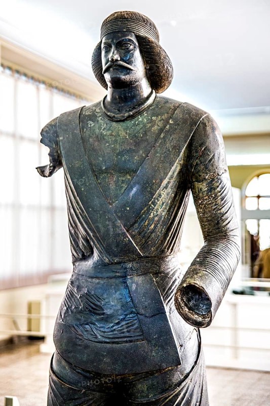 Bronze statue of Prince Shami