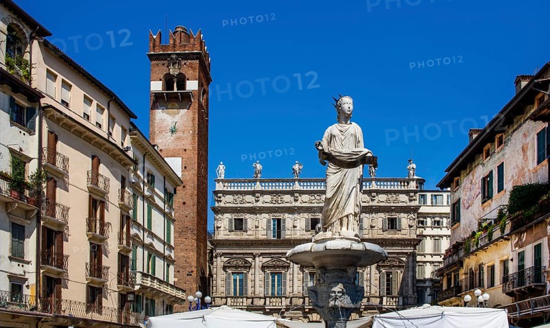 Fountain with the statue Madonna Verona