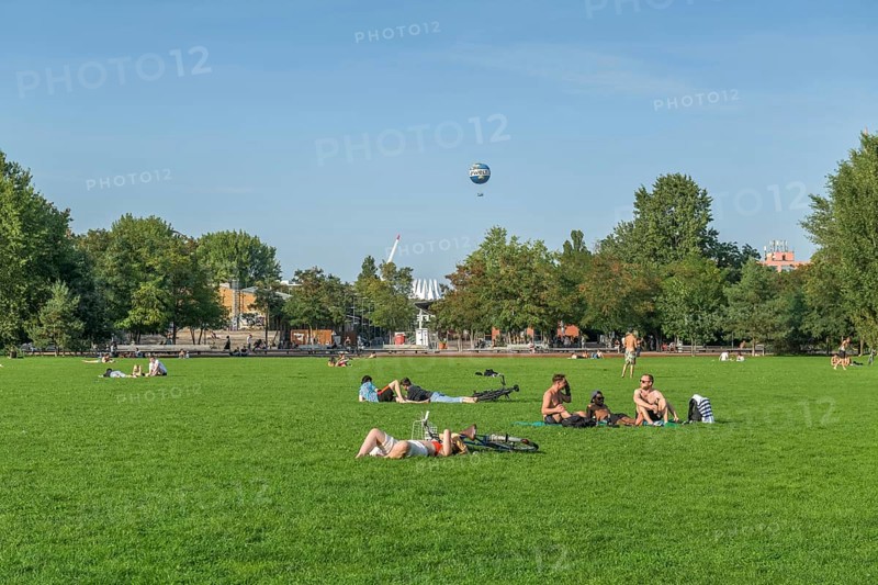 People in the Park am Gleisdreieck
