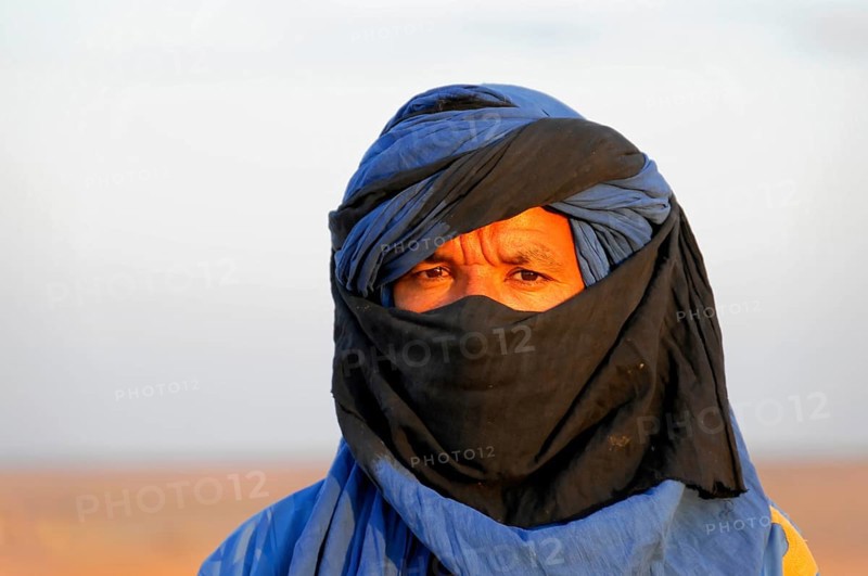Portrait of a Tuareg with turban in Erg Chebbi