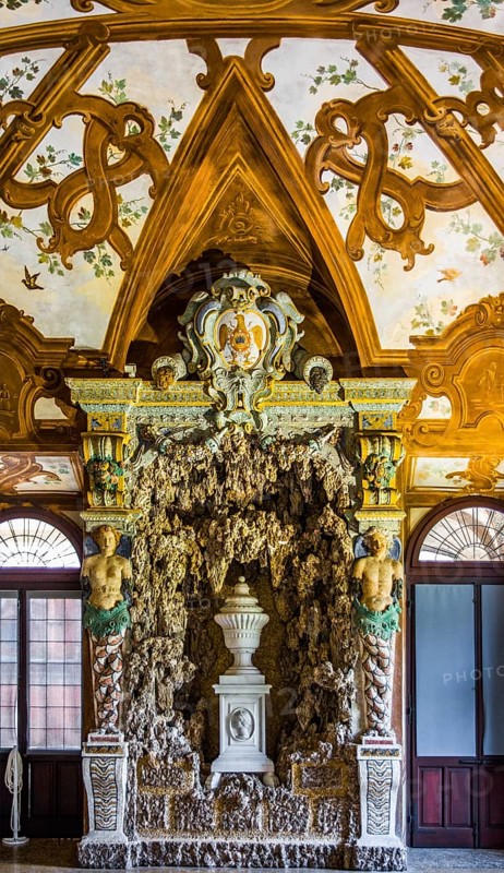Hall of Rivers with an artificial foliage carving structure