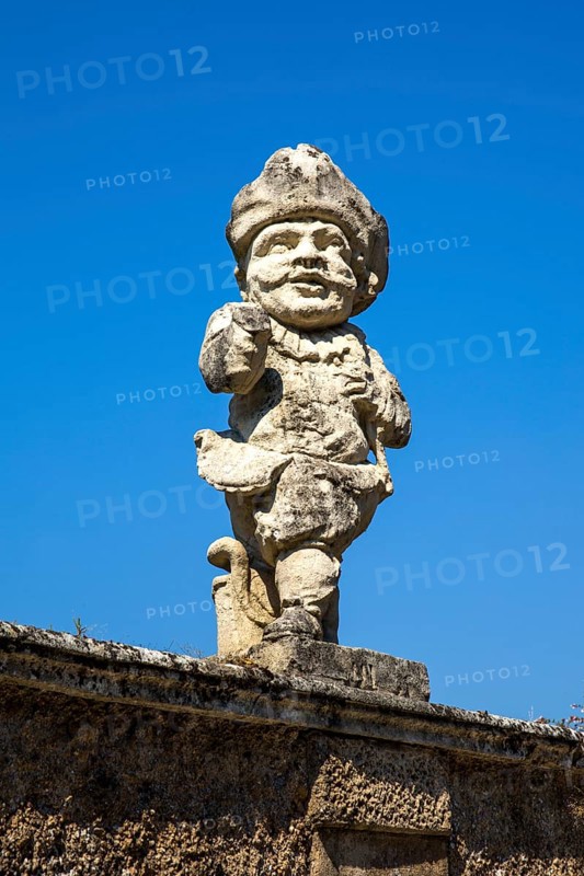 Dwarf sculptures on the Garetenmauser