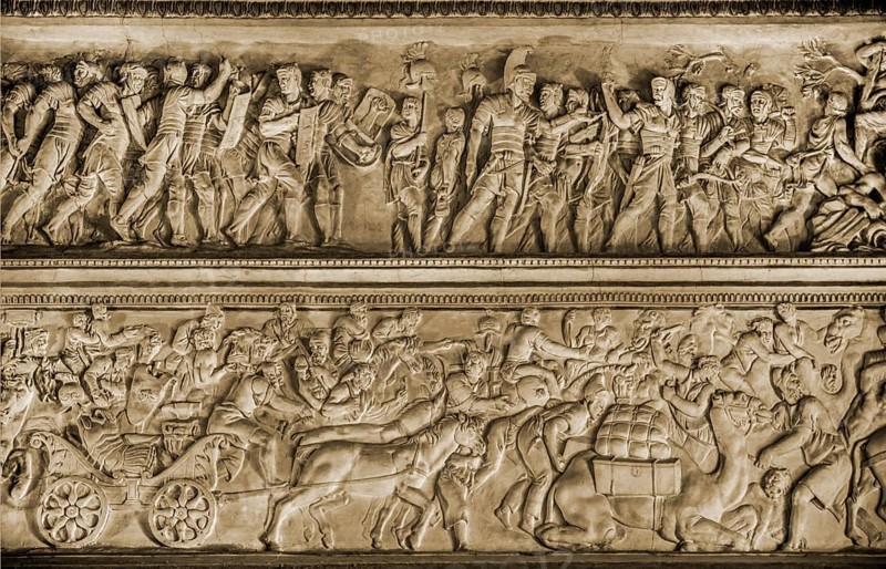 Procession of marching Roman soldiers with about five hundred figures