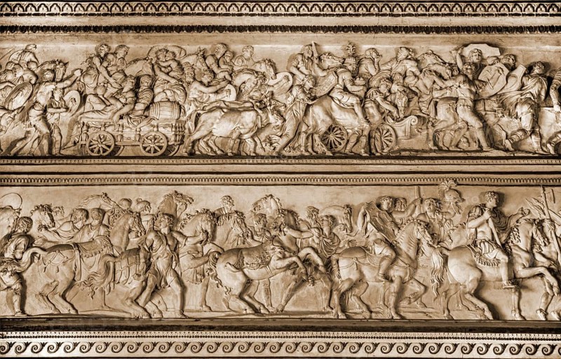 Procession of marching Roman soldiers with about five hundred figures