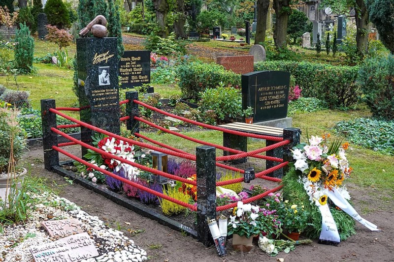 Grave of the sportsman Rocky Graciano Rocchigiani