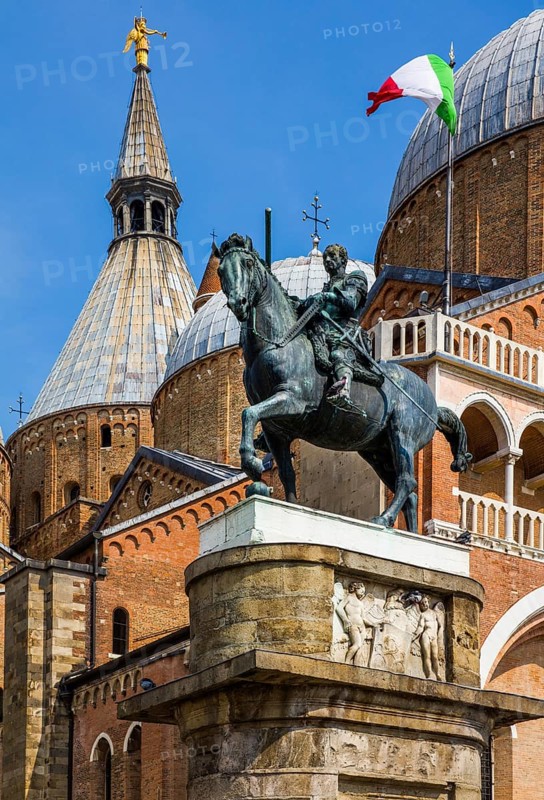 Equestrian statue of Gattamelata by Donatello