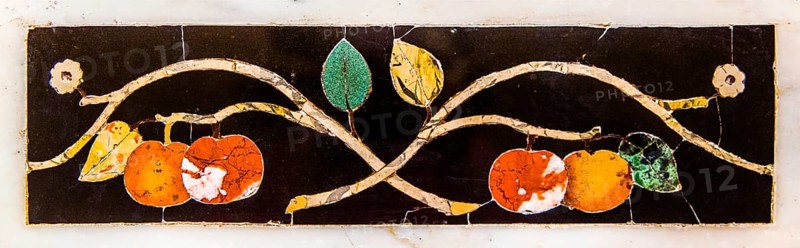 Altar impresses with beautiful marble inlay work showing Christian motifs