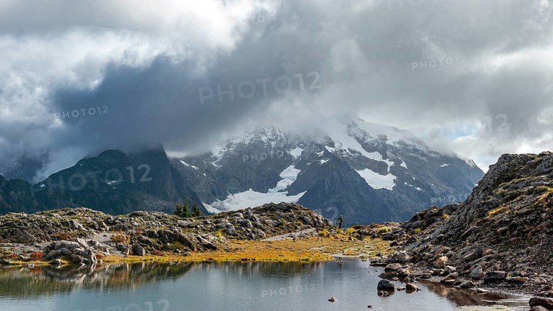 Hikers at the lake at Huntoon Point