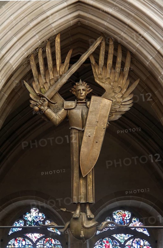Archangel Michael by the sculptor Ulfert Jansen in the gallery arch in Ulm Minster